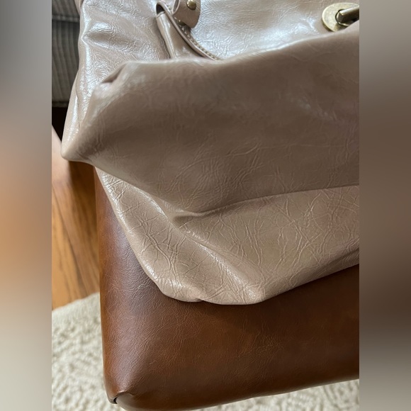 Jessica Simpson Shoulder Bag taupe faux leather. - Picture 6 of 7